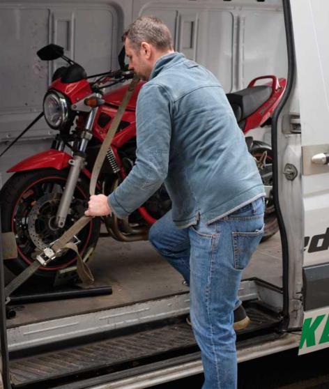 securing-motorbike-in-van -recovery700
